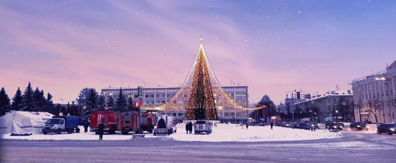 Дед Мороз и Снегурочка все праздники ждут гостей на пл.Ленина