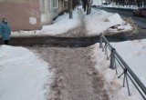 Тротуарные дороги завалены снегом!